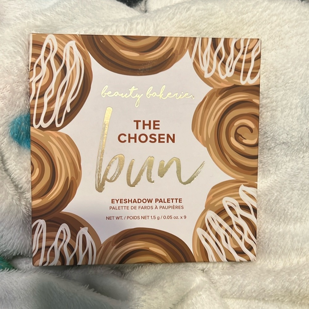 Beauty bakery, the chosen bun eyeshadow palette